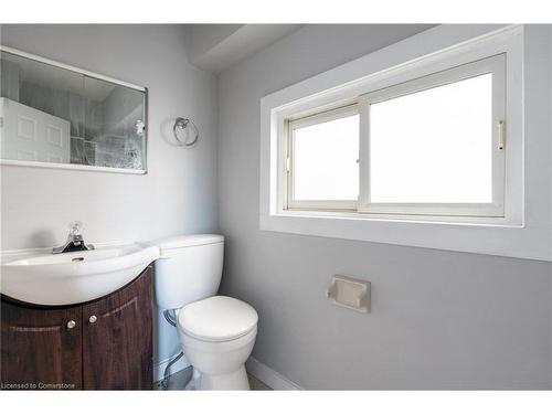 125 Melrose Avenue N, Hamilton, ON - Indoor Photo Showing Bathroom