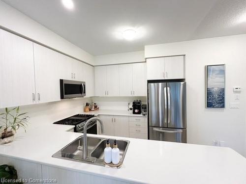 70 Genoa Drive, Hamilton, ON - Indoor Photo Showing Kitchen With Double Sink With Upgraded Kitchen