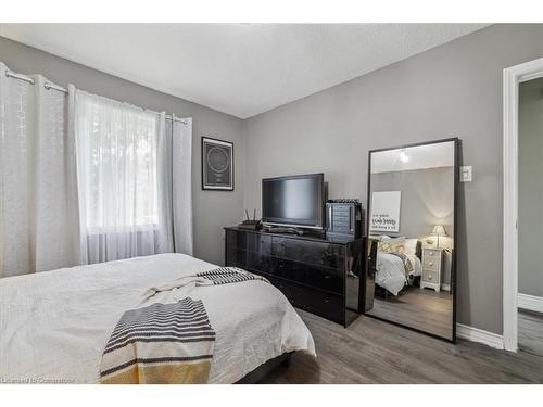 5 Howard Avenue, St. Catharines, ON - Indoor Photo Showing Bedroom