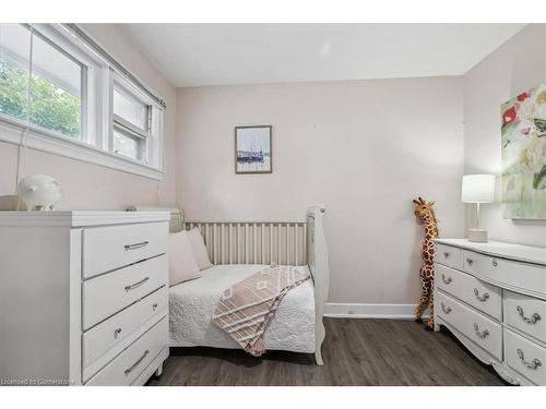 5 Howard Avenue, St. Catharines, ON - Indoor Photo Showing Bedroom