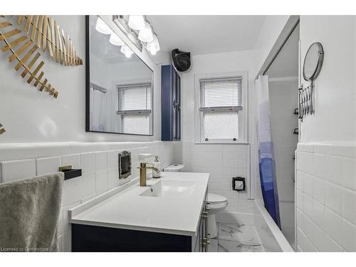 5 Howard Avenue, St. Catharines, ON - Indoor Photo Showing Bathroom