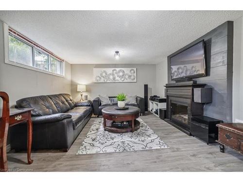 5 Howard Avenue, St. Catharines, ON - Indoor Photo Showing Living Room With Fireplace