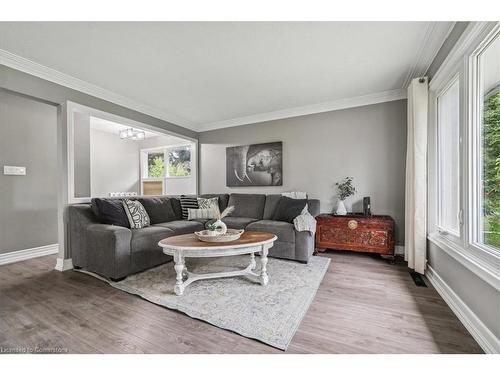 5 Howard Avenue, St. Catharines, ON - Indoor Photo Showing Living Room