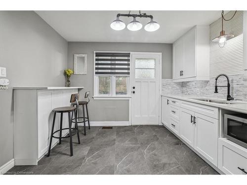 5 Howard Avenue, St. Catharines, ON - Indoor Photo Showing Kitchen