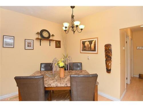 33 Fielding Crescent, Hamilton, ON - Indoor Photo Showing Dining Room