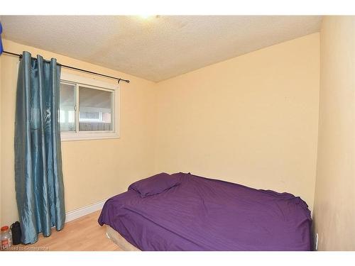 33 Fielding Crescent, Hamilton, ON - Indoor Photo Showing Bedroom