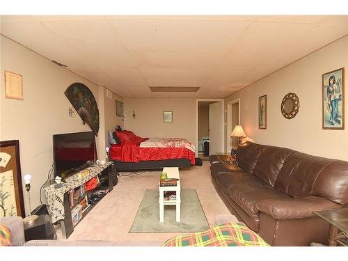 33 Fielding Crescent, Hamilton, ON - Indoor Photo Showing Living Room