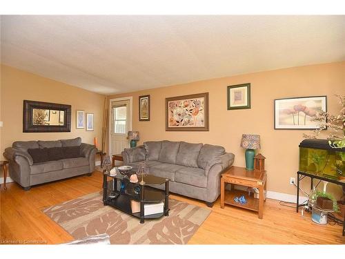 33 Fielding Crescent, Hamilton, ON - Indoor Photo Showing Living Room