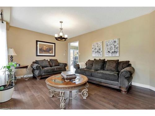 102 Barrett Avenue, Brantford, ON - Indoor Photo Showing Living Room