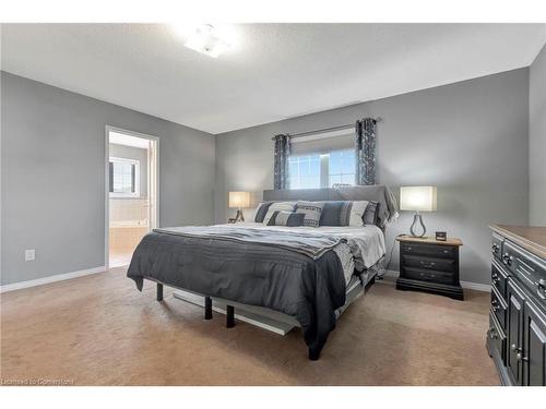 102 Barrett Avenue, Brantford, ON - Indoor Photo Showing Bedroom