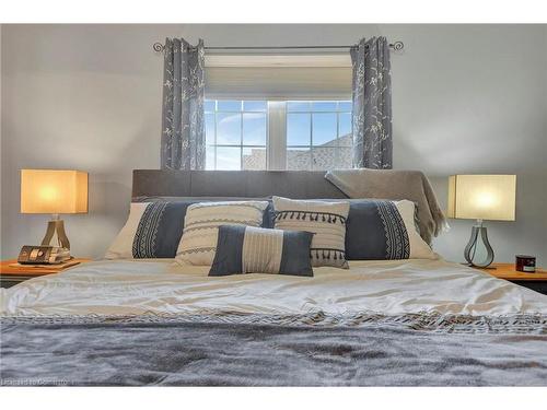 102 Barrett Avenue, Brantford, ON - Indoor Photo Showing Bedroom