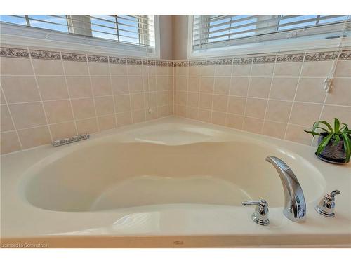 102 Barrett Avenue, Brantford, ON - Indoor Photo Showing Bathroom