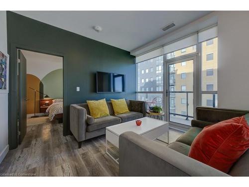 1303-100 Garment Street, Kitchener, ON - Indoor Photo Showing Living Room