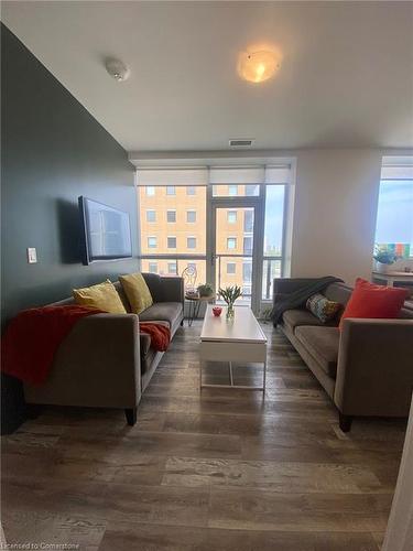 1303-100 Garment Street, Kitchener, ON - Indoor Photo Showing Living Room