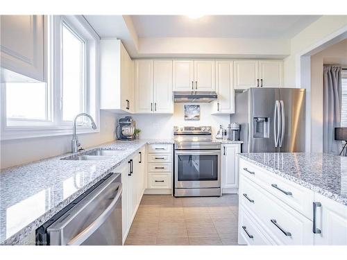 71 Vanilla Trail, Thorold, ON - Indoor Photo Showing Kitchen With Double Sink With Upgraded Kitchen