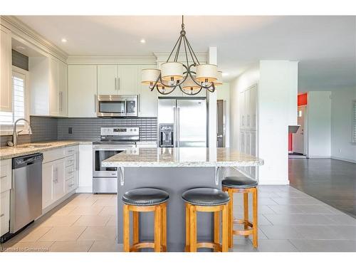 111 Riverdale Drive, St. Catharines, ON - Indoor Photo Showing Kitchen With Upgraded Kitchen