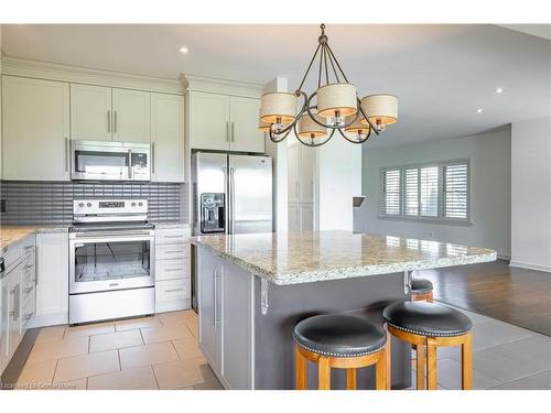 111 Riverdale Drive, St. Catharines, ON - Indoor Photo Showing Kitchen With Upgraded Kitchen