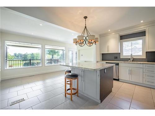 111 Riverdale Drive, St. Catharines, ON - Indoor Photo Showing Kitchen