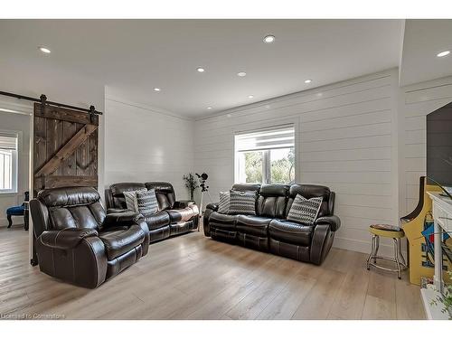 23 Whitcombe Way, Morriston, ON - Indoor Photo Showing Living Room