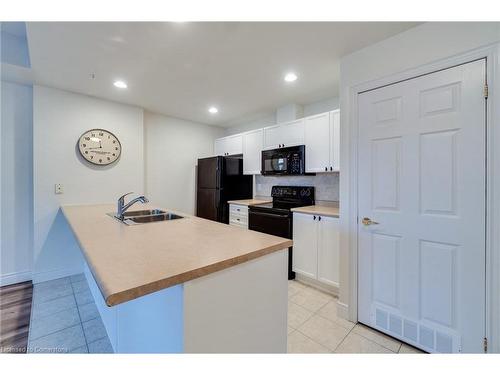 709-399 Elizabeth Street, Burlington, ON - Indoor Photo Showing Kitchen With Double Sink