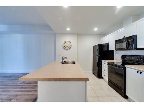 709-399 Elizabeth Street, Burlington, ON - Indoor Photo Showing Kitchen With Double Sink