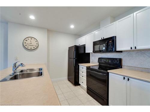 709-399 Elizabeth Street, Burlington, ON - Indoor Photo Showing Kitchen With Double Sink