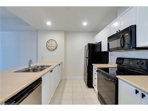 709-399 Elizabeth Street, Burlington, ON - Indoor Photo Showing Kitchen With Double Sink