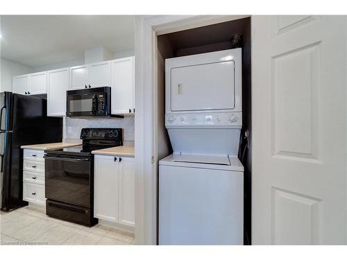 709-399 Elizabeth Street, Burlington, ON - Indoor Photo Showing Laundry Room