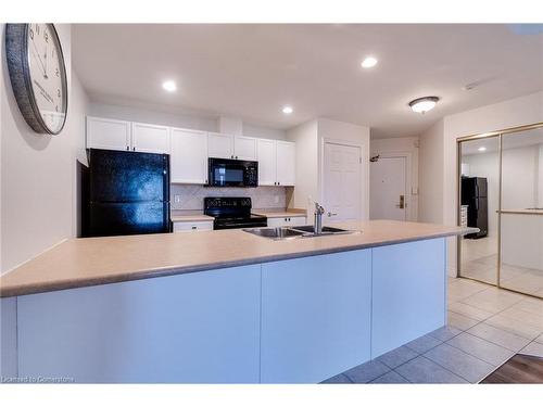 709-399 Elizabeth Street, Burlington, ON - Indoor Photo Showing Kitchen With Double Sink