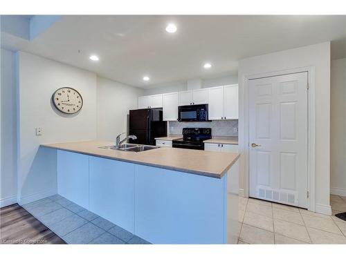 709-399 Elizabeth Street, Burlington, ON - Indoor Photo Showing Kitchen With Double Sink