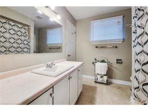 2145 Sandringham Drive, Burlington, ON - Indoor Photo Showing Bathroom