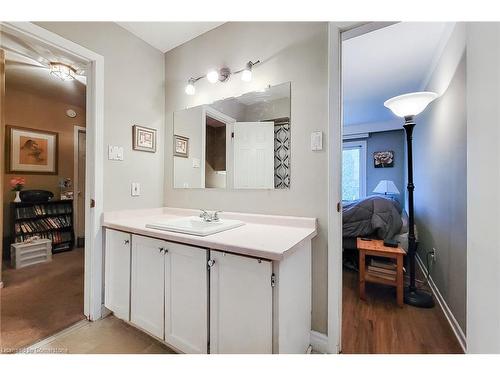 2145 Sandringham Drive, Burlington, ON - Indoor Photo Showing Bathroom