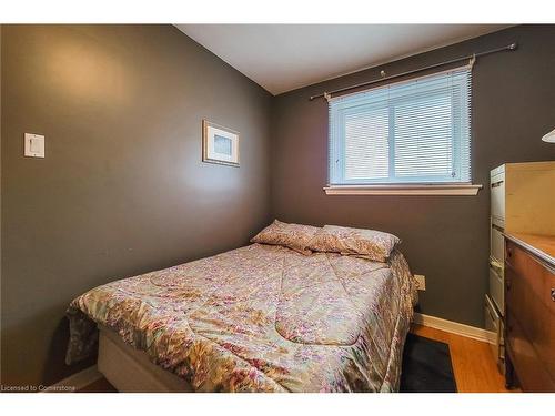 2145 Sandringham Drive, Burlington, ON - Indoor Photo Showing Bedroom