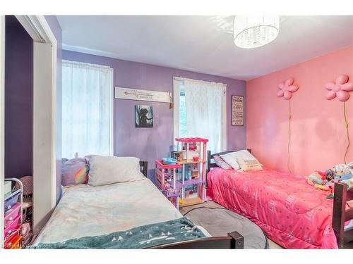 25 Albion Street, Brantford, ON - Indoor Photo Showing Bedroom