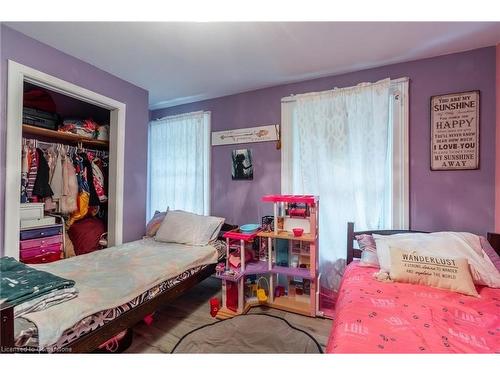 25 Albion Street, Brantford, ON - Indoor Photo Showing Bedroom