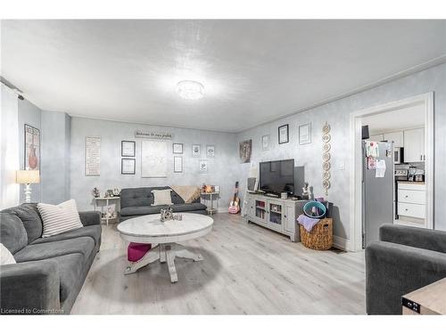 25 Albion Street, Brantford, ON - Indoor Photo Showing Living Room