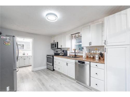 25 Albion Street, Brantford, ON - Indoor Photo Showing Kitchen With Double Sink