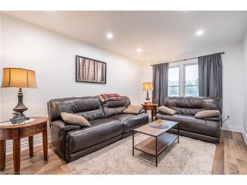 8-596 Grey Street, Brantford, ON - Indoor Photo Showing Living Room