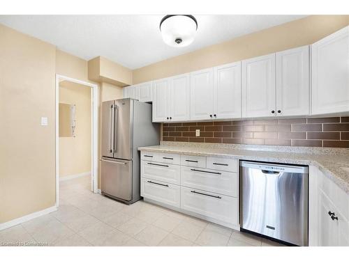 1604-1359 White Oaks Boulevard, Oakville, ON - Indoor Photo Showing Kitchen With Stainless Steel Kitchen