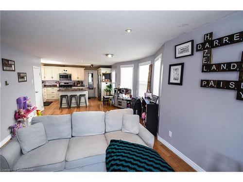 19 Crowland Avenue, Welland, ON - Indoor Photo Showing Living Room