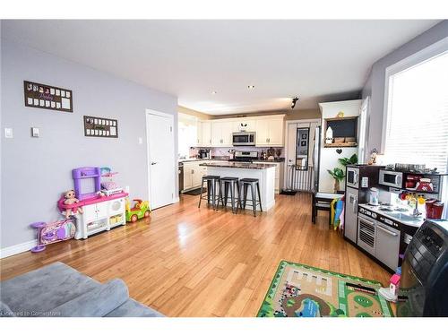 19 Crowland Avenue, Welland, ON - Indoor Photo Showing Living Room