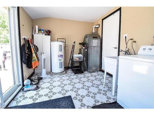 19 Crowland Avenue, Welland, ON - Indoor Photo Showing Laundry Room