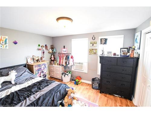 19 Crowland Avenue, Welland, ON - Indoor Photo Showing Bedroom