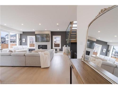 81 Homestead Way, Thorold, ON - Indoor Photo Showing Living Room