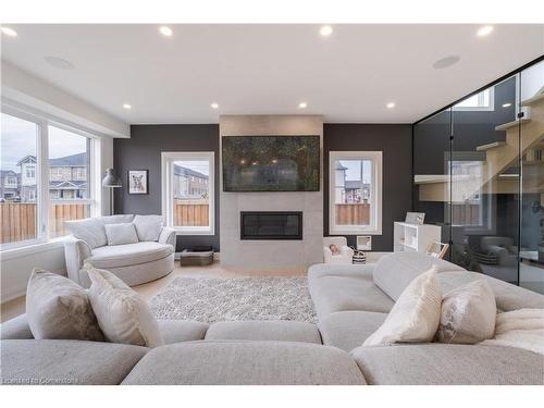 81 Homestead Way, Thorold, ON - Indoor Photo Showing Living Room With Fireplace