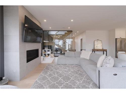 81 Homestead Way, Thorold, ON - Indoor Photo Showing Living Room With Fireplace