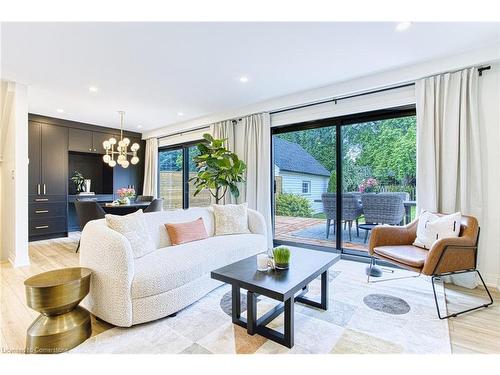 11 Nelles Road N, Grimsby, ON - Indoor Photo Showing Living Room