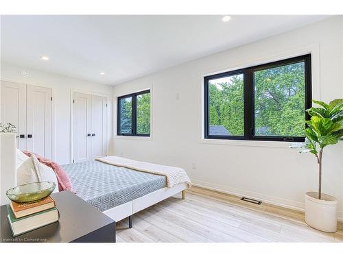 11 Nelles Road N, Grimsby, ON - Indoor Photo Showing Bedroom