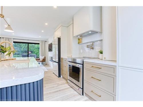 11 Nelles Road N, Grimsby, ON - Indoor Photo Showing Kitchen