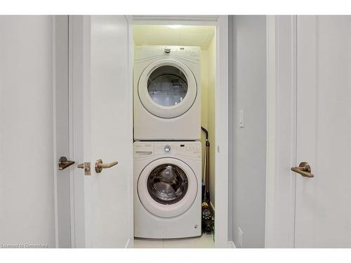 234-1575 Lakeshore Road W, Mississauga, ON - Indoor Photo Showing Laundry Room